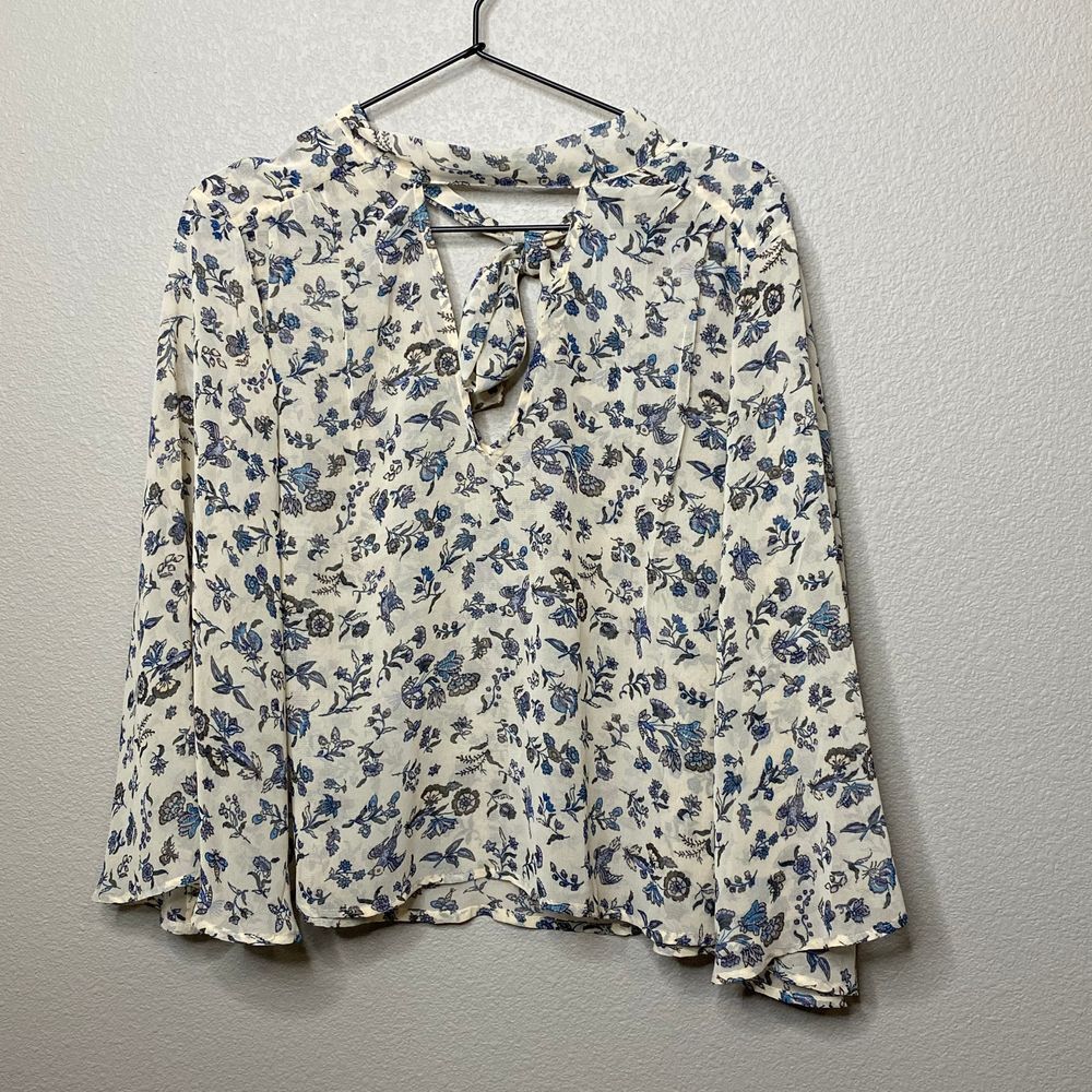 Lucky Brand Womens XS Floral Cut Out V Neck Tie Back Long Bell Sleeve Blouse